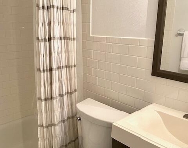 8500 Ridgewood Avenue - Photo Thumbnail 17