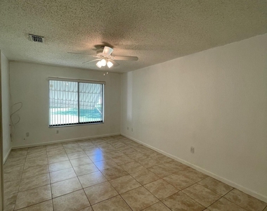 997 Mariposa Drive Ne - Photo Thumbnail 8