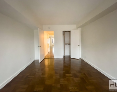East 63 Street - Photo Thumbnail 5