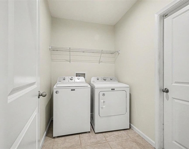 18267 Turning Leaf Circle - Photo Thumbnail 20