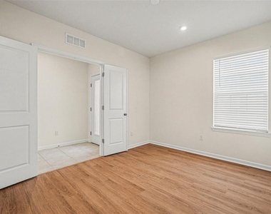 18267 Turning Leaf Circle - Photo Thumbnail 14