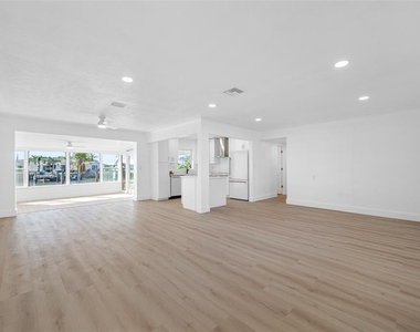 7930 Causeway Boulevard S - Photo Thumbnail 5