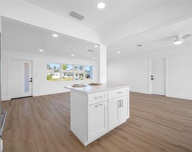 7930 Causeway Boulevard S - Photo Thumbnail 14
