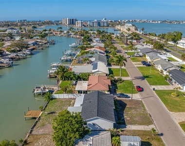 7930 Causeway Boulevard S - Photo Thumbnail 3
