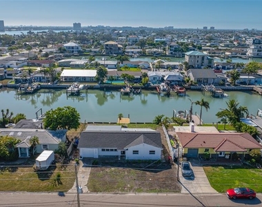 7930 Causeway Boulevard S - Photo Thumbnail 4