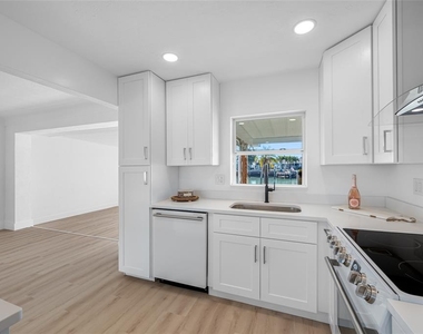 7930 Causeway Boulevard S - Photo Thumbnail 12