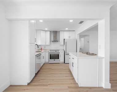 7930 Causeway Boulevard S - Photo Thumbnail 11