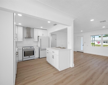 7930 Causeway Boulevard S - Photo Thumbnail 13