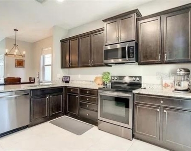 6402 Yellow Buckeye Drive - Photo Thumbnail 11