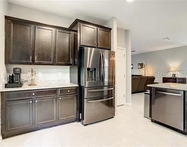 6402 Yellow Buckeye Drive - Photo Thumbnail 15