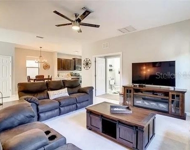 6402 Yellow Buckeye Drive - Photo Thumbnail 9