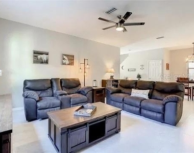 6402 Yellow Buckeye Drive - Photo Thumbnail 10