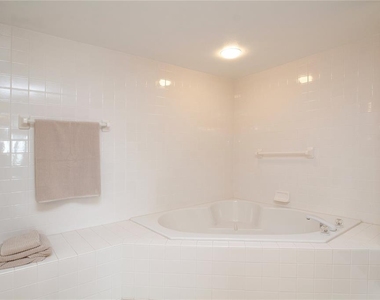 8041 Sailboat Key Boulevard S - Photo Thumbnail 20