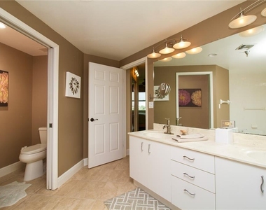 8041 Sailboat Key Boulevard S - Photo Thumbnail 21