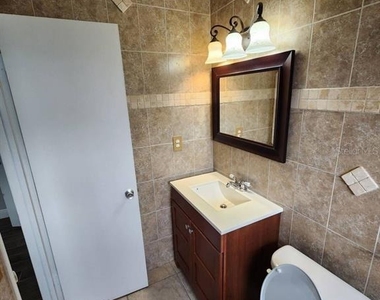 2913 Bayeux Avenue - Photo Thumbnail 28