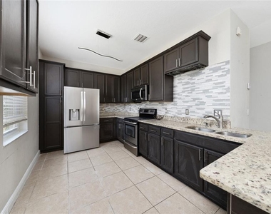 2962 White Cedar Dr - Photo Thumbnail 6