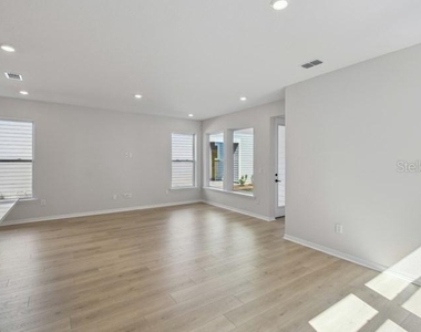3077 Voyager Avenue - Photo Thumbnail 6