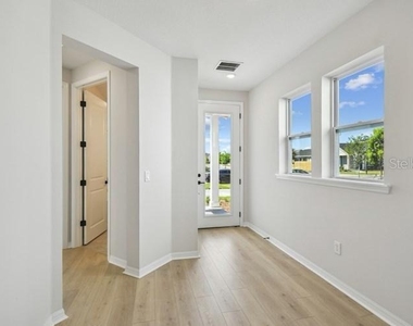 3077 Voyager Avenue - Photo Thumbnail 1
