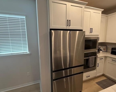 3077 Voyager Avenue - Photo Thumbnail 4