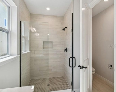3077 Voyager Avenue - Photo Thumbnail 11