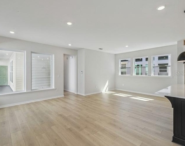 3077 Voyager Avenue - Photo Thumbnail 5