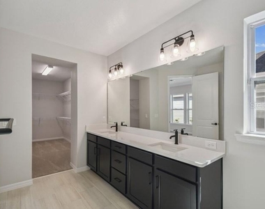 3077 Voyager Avenue - Photo Thumbnail 12