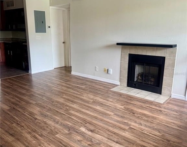 320 Black Oak Court - Photo Thumbnail 2