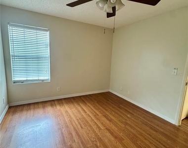 320 Black Oak Court - Photo Thumbnail 9