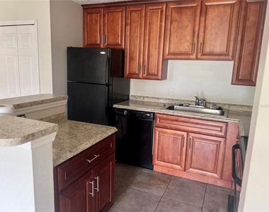 320 Black Oak Court - Photo Thumbnail 6