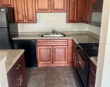 320 Black Oak Court - Photo Thumbnail 4