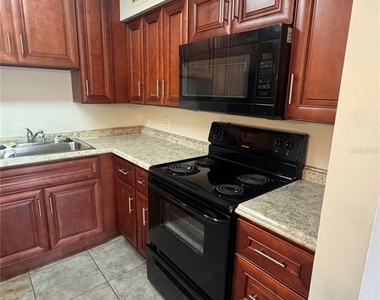320 Black Oak Court - Photo Thumbnail 5