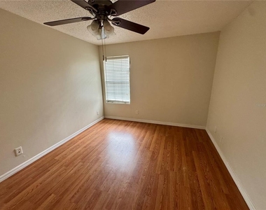 320 Black Oak Court - Photo Thumbnail 8
