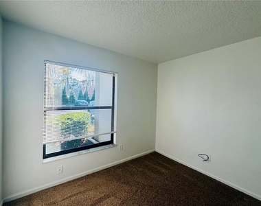 1114 S Pine Ridge Circle - Photo Thumbnail 8