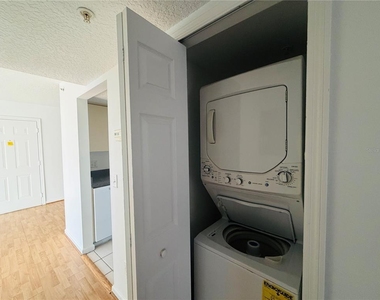 1114 S Pine Ridge Circle - Photo Thumbnail 5