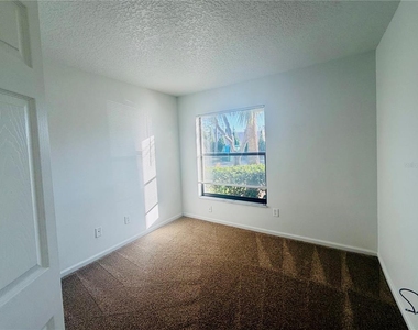 1114 S Pine Ridge Circle - Photo Thumbnail 9