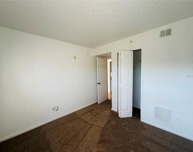 1114 S Pine Ridge Circle - Photo Thumbnail 7