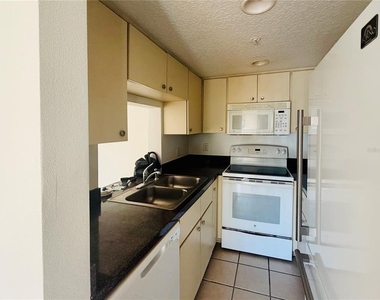 1114 S Pine Ridge Circle - Photo Thumbnail 2