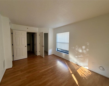 1114 S Pine Ridge Circle - Photo Thumbnail 3