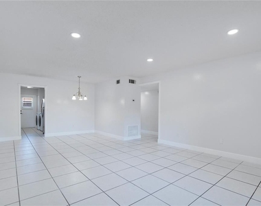 725 Northlake Boulevard - Photo Thumbnail 4