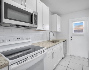 725 Northlake Boulevard - Photo Thumbnail 9