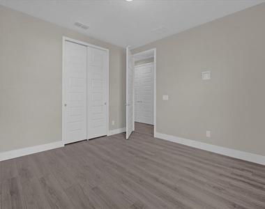 7838 Spectrum Drive - Photo Thumbnail 16