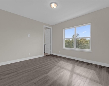 7838 Spectrum Drive - Photo Thumbnail 11