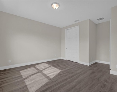 7838 Spectrum Drive - Photo Thumbnail 12