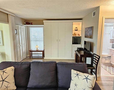 435 Cerromar Lane - Photo Thumbnail 16