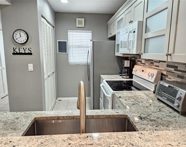 435 Cerromar Lane - Photo Thumbnail 38