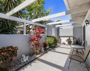276 Cerromar Way S - Photo Thumbnail 2