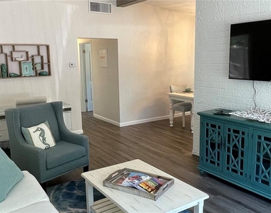 2504 S Milmar Drive - Photo Thumbnail 2