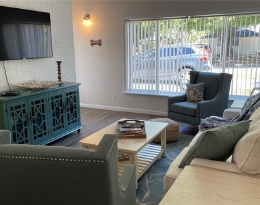 2504 S Milmar Drive - Photo Thumbnail 3