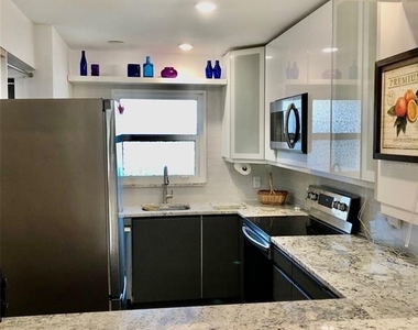 102 Capri Isles Boulevard - Photo Thumbnail 10