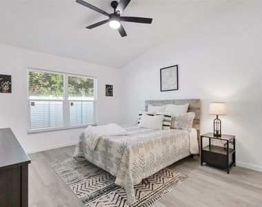 606 Marcus Street - Photo Thumbnail 18